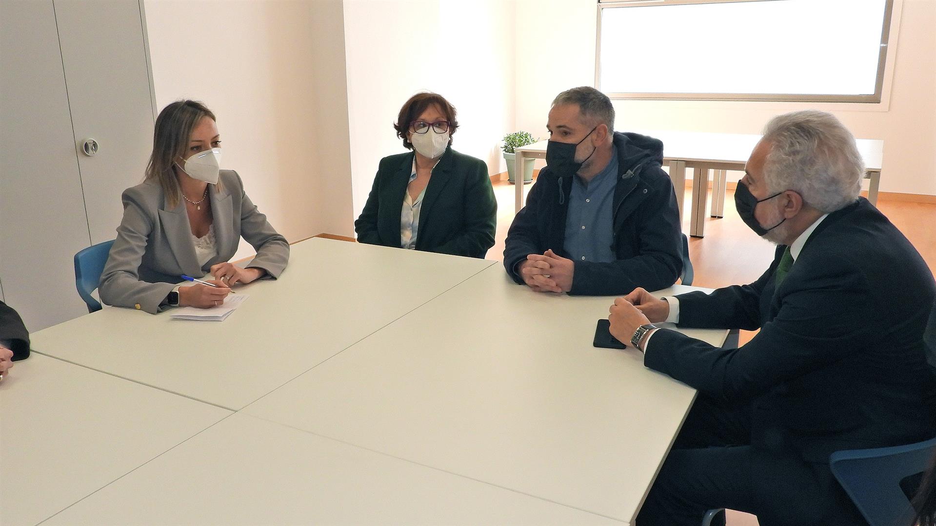 O presidente do Parlamento e a conselleira de Política Social visitan distintas entidades sociais de Ourense
